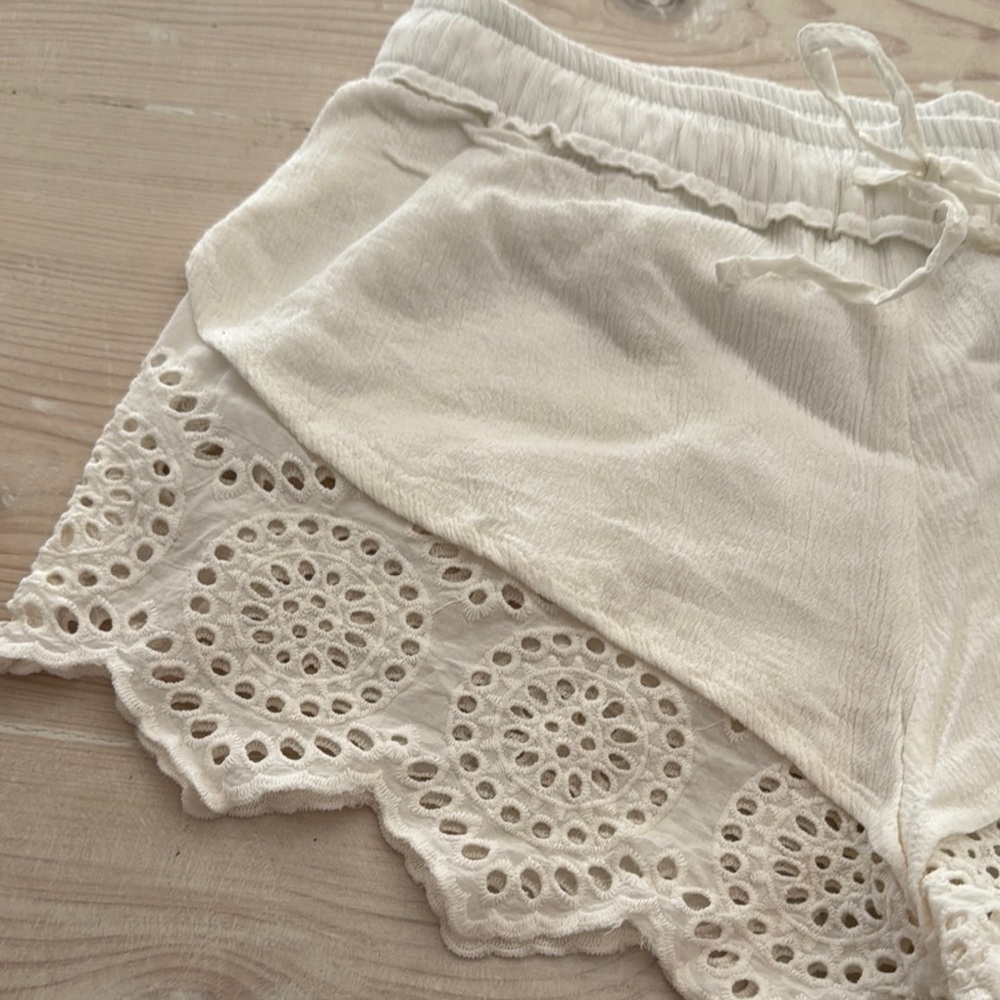 White Lace Trim Shorts - Picture 4 of 4